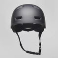 Carica e riproduci il video nel visualizzatore della galleria, Black Skater-Style Bicycle Helmet with Reflective Safety Buckle and Straps, Ideal for Men, Women, Teenagers, and Adults – Crazy Safety